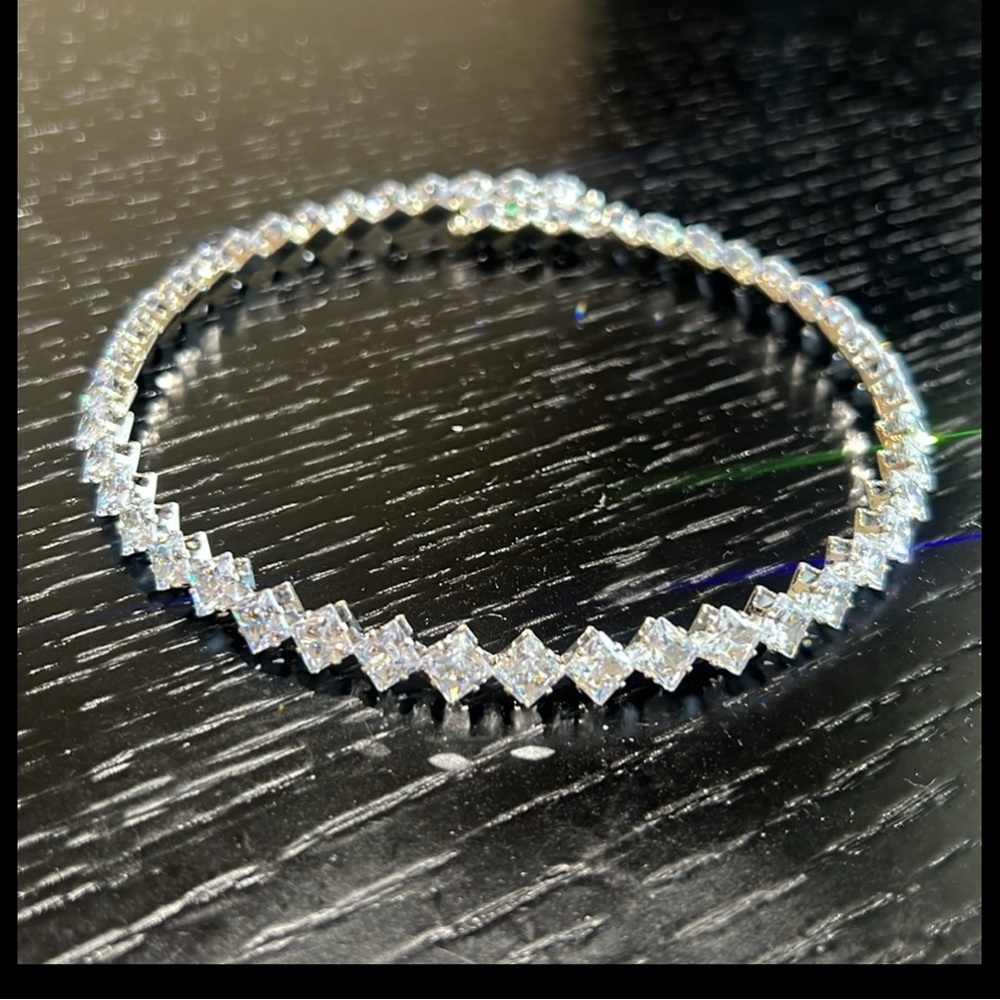 Elegant Silver Diamond necklace choker